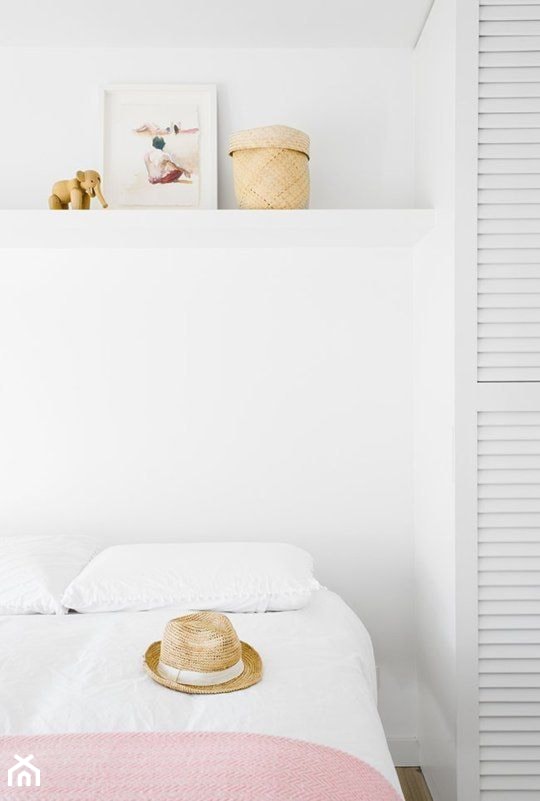 Półki nad łóżkiem - jak je wykorzystać i jak je udekorować? - zdjęcie od cleo-inspire - Homebook