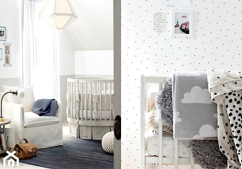 Miejsce na łóżeczko dla bobasa w pokoju dziecięcym w stylu skandynawskim. - zdjęcie od cleo-inspire