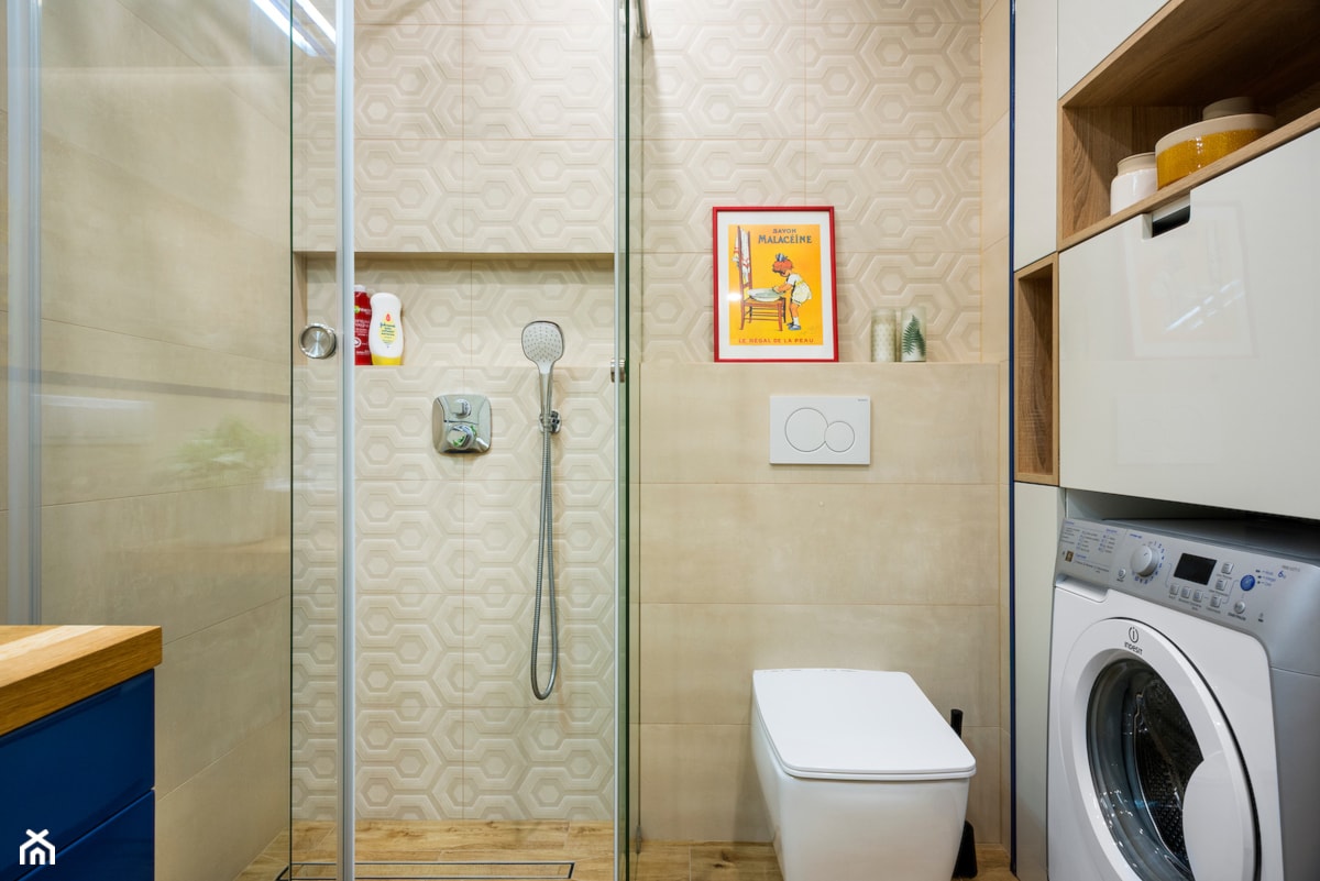 rowerowe mieszkanie - realizacja - Mała bez okna z pralką / suszarką łazienka, styl skandynawski - zdjęcie od RedCubeDesign projektowanie wnętrz - Homebook