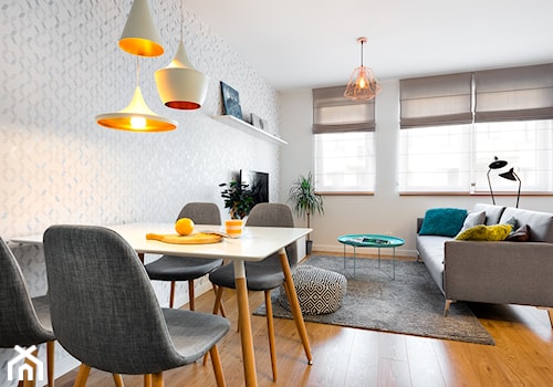 biało, szaro, przytulnie - Mały salon z jadalnią, styl skandynawski - zdjęcie od RedCubeDesign projektowanie wnętrz