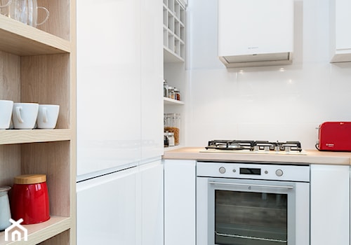 mieszkanko na Biskupinie - Biała z zabudowaną lodówką kuchnia, styl nowoczesny - zdjęcie od RedCubeDesign projektowanie wnętrz