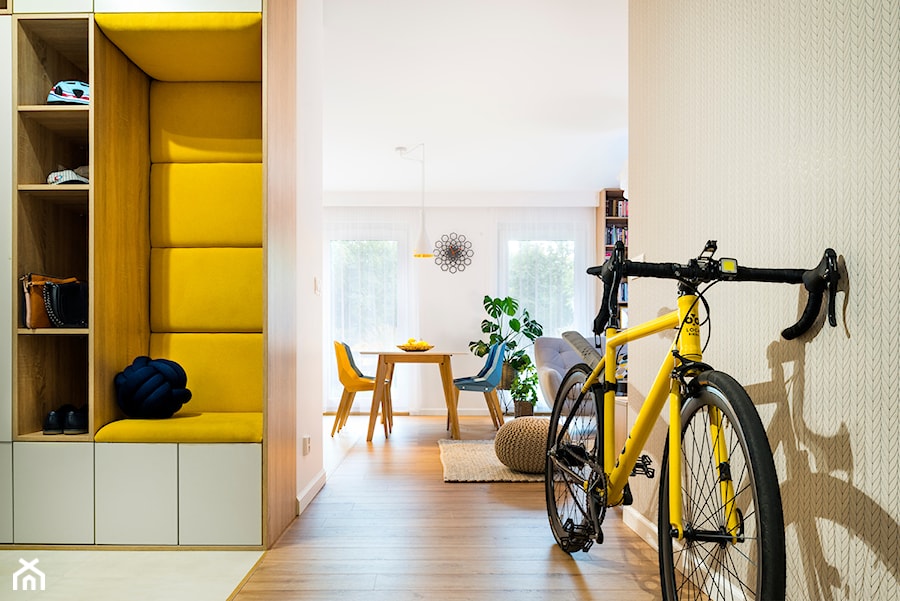 rowerowe mieszkanie - realizacja - Hol / przedpokój, styl skandynawski - zdjęcie od RedCubeDesign projektowanie wnętrz