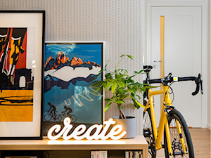 rowerowe mieszkanie - realizacja - Mały szary salon, styl skandynawski - zdjęcie od RedCubeDesign projektowanie wnętrz