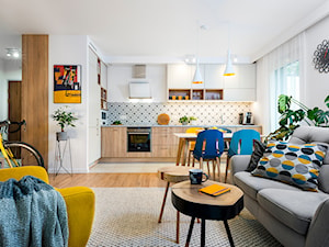 rowerowe mieszkanie - realizacja - Średni biały salon z kuchnią z jadalnią, styl skandynawski - zdjęcie od RedCubeDesign projektowanie wnętrz