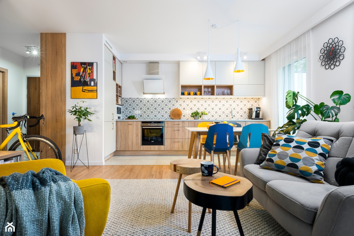 rowerowe mieszkanie - realizacja - Średni biały salon z kuchnią z jadalnią, styl skandynawski - zdjęcie od RedCubeDesign projektowanie wnętrz - Homebook