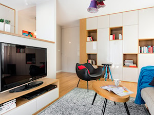 bardzo kobiece mieszkanie - Mały biały salon, styl nowoczesny - zdjęcie od RedCubeDesign projektowanie wnętrz
