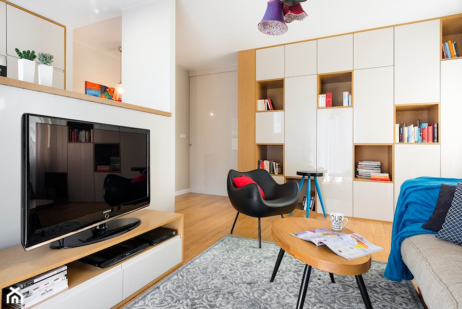 bardzo kobiece mieszkanie - Mały biały salon, styl nowoczesny - zdjęcie od RedCubeDesign projektowanie wnętrz