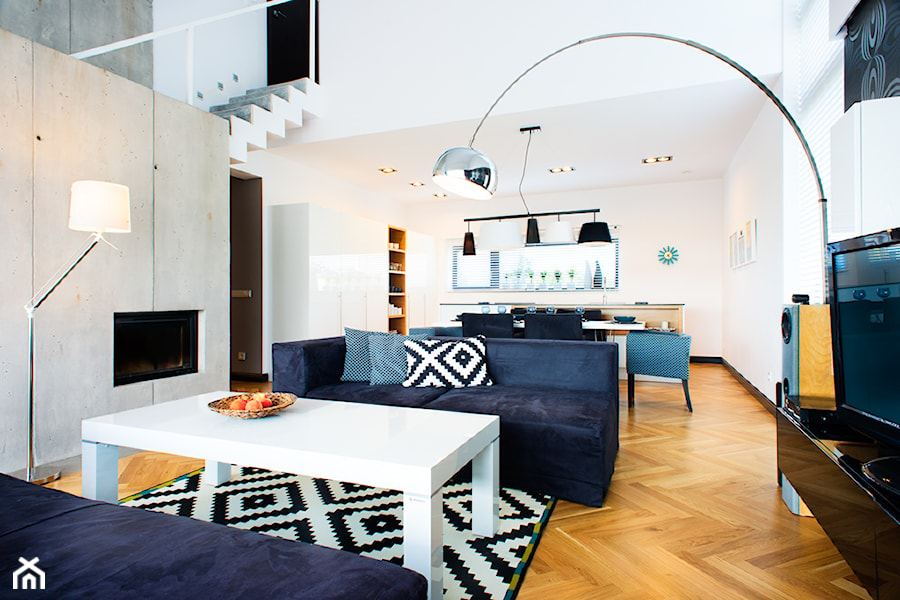 biało-czarny domek - Mały biały salon z kuchnią z jadalnią, styl minimalistyczny - zdjęcie od RedCubeDesign projektowanie wnętrz