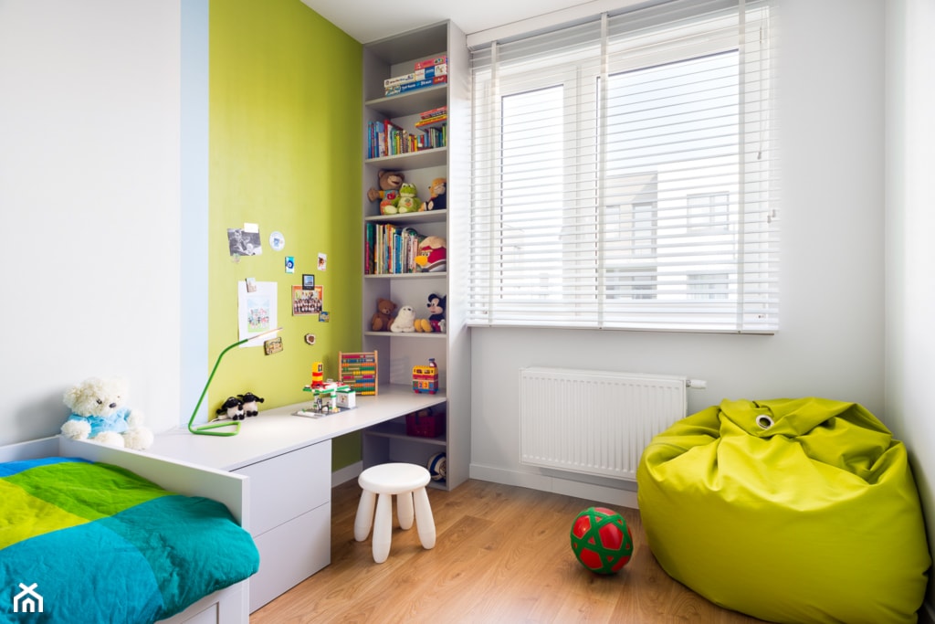 biało, szaro, przytulnie - Średni biały niebieski zielony pokój dziecka dla dziecka dla chłopca dla dziewczynki, styl skandynawski - zdjęcie od RedCubeDesign projektowanie wnętrz - Homebook