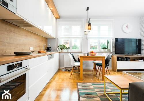 sypialnia w kuchni - Średnia z salonem biała z zabudowaną lodówką kuchnia jednorzędowa, styl nowoczesny - zdjęcie od RedCubeDesign projektowanie wnętrz