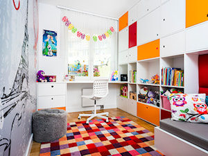 sypialnia w kuchni - Mały biały szary pokój dziecka dla dziecka dla nastolatka dla chłopca dla dziewczynki, styl nowoczesny - zdjęcie od RedCubeDesign projektowanie wnętrz