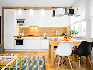 sypialnia w kuchni - Średnia z salonem biała z zabudowaną lodówką z podblatowym zlewozmywakiem kuchnia jednorzędowa, styl nowoczesny - zdjęcie od RedCubeDesign projektowanie wnętrz