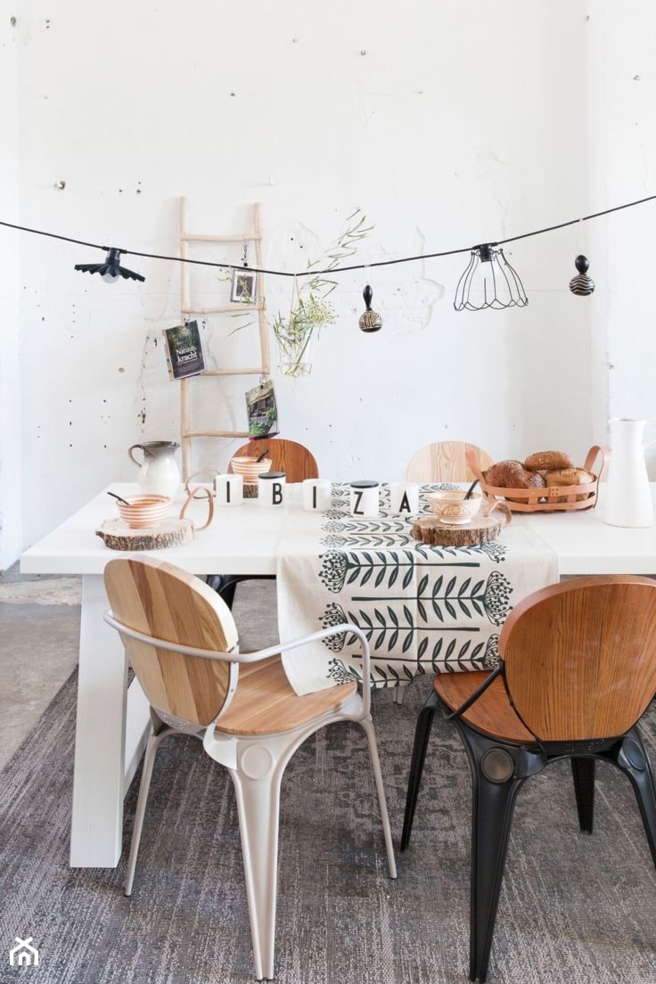 Mała biała jadalnia jako osobne pomieszczenie, styl skandynawski - zdjęcie od 9design