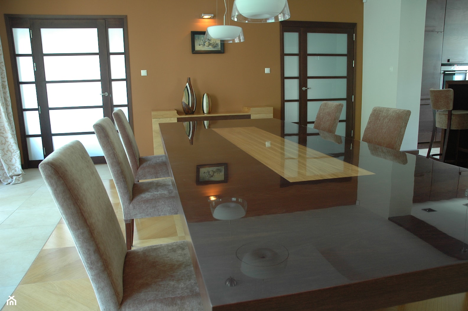 WOMEB- WYTWÓRNIA MEBLI - Średnia brązowa jadalnia jako osobne pomieszczenie - zdjęcie od WOMEB-Producent mebli - Homebook