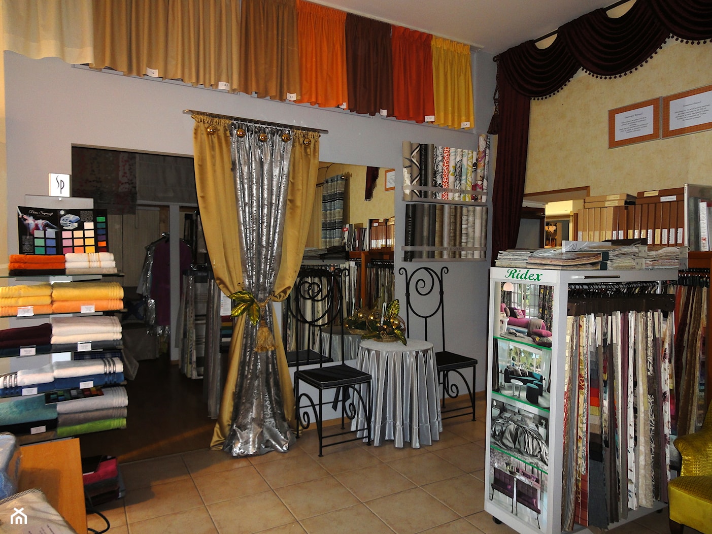 Salon - wnętrze - zdjęcie od Pracownia Zasłon i Firan NEPO - Homebook