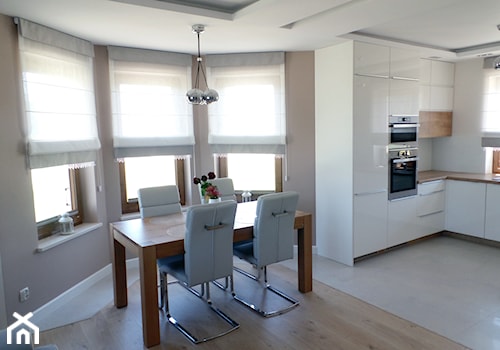 Dom jednorodzinny w Radomiu Borki - Średnia beżowa biała jadalnia w kuchni, styl nowoczesny - zdjęcie od Wnętrza Dabińska