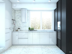 APARTAMENT BEMA - Średnia otwarta z kamiennym blatem biała z zabudowaną lodówką z podblatowym zlewozmywakiem kuchnia w kształcie litery l z oknem z kompozytem na ścianie nad blatem kuchennym, styl minimalistyczny - zdjęcie od NA NO WO ARCHITEKCI