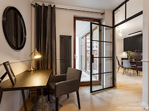 Dwa pokoje z dużą garderobą w ponadczasowym stylu - Małe w osobnym pomieszczeniu beżowe biuro, styl nowoczesny - zdjęcie od Kasia Gal