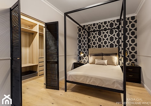 Dwa pokoje z dużą garderobą w ponadczasowym stylu - Mała szara sypialnia, styl nowoczesny - zdjęcie od Kasia Gal