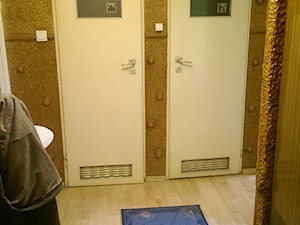 Przedpokój - drzwi do łazienek - zdjęcie od t0sSka92