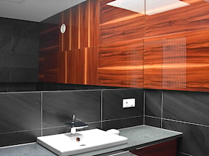 projekt wnętrza domu - Mosina - Mała bez okna z lustrem łazienka, styl nowoczesny - zdjęcie od NKW - wnętrza