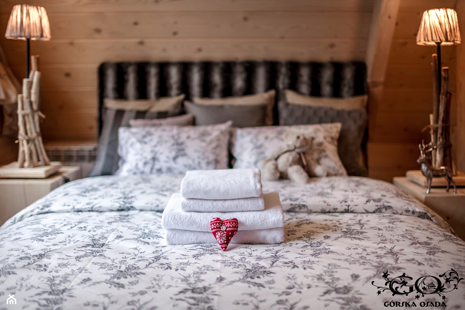 Chalet Nr 4 - Ornacki - Średnia brązowa sypialnia na poddaszu, styl rustykalny - zdjęcie od Górska Osada - Luxury Chalets in Tatra Mountains - Homebook