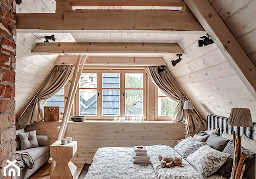 Chalet Nr 4 - Ornacki - Mała sypialnia na poddaszu, styl rustykalny - zdjęcie od Górska Osada - Luxury Chalets in Tatra Mountains