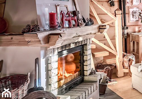 Chalet Nr 1 - Mniszkowy Zapiecek - Mały biały brązowy salon, styl rustykalny - zdjęcie od Górska Osada - Luxury Chalets in Tatra Mountains