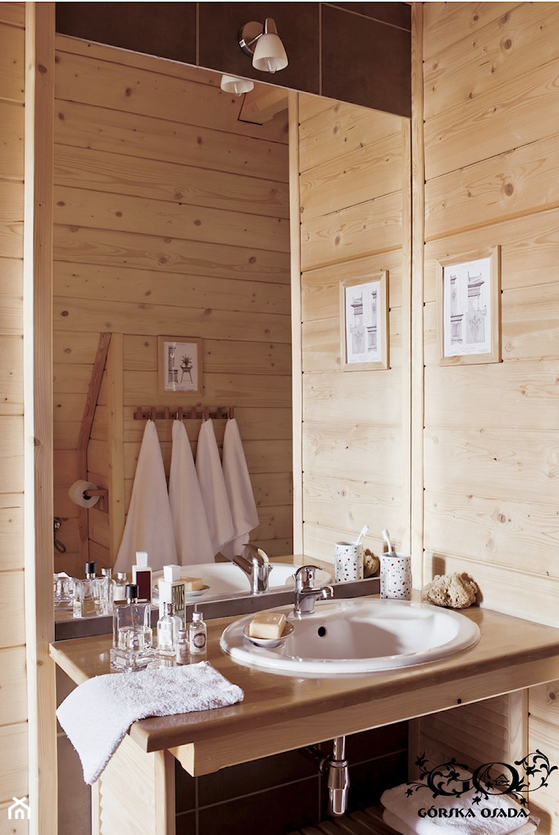 Chalet Nr 2 - Ostomiły - Mała bez okna z lustrem łazienka, styl rustykalny - zdjęcie od Górska Osada - Luxury Chalets in Tatra Mountains