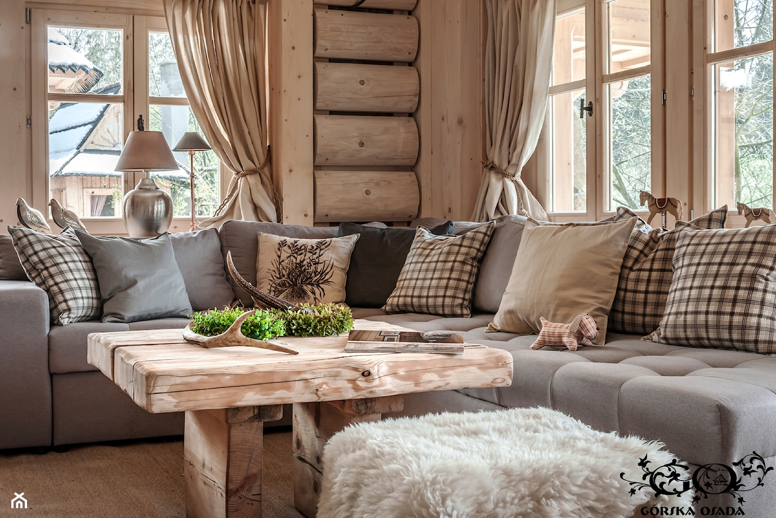 Chalet Nr 4 - Ornacki - Mały beżowy salon, styl rustykalny - zdjęcie od Górska Osada - Luxury Chalets in Tatra Mountains - Homebook