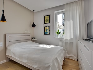 Mieszkanie wg autorstwa studia KAST DESIGN z Paryża - Średnia beżowa biała sypialnia, styl nowoczesny - zdjęcie od Radosław Sobik Fotografia