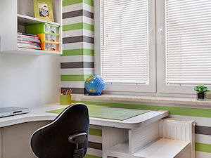TU RZĄDZI KAROL - Biały szary zielony pokój dziecka dla nastolatka dla chłopca - zdjęcie od FARAT studio Joanna Matwiejuk