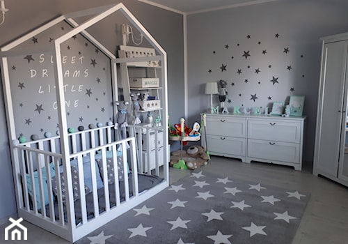 Inspiracje - Średni biały pokój dziecka dla dziecka dla chłopca dla dziewczynki - zdjęcie od Dywany Łuszczów