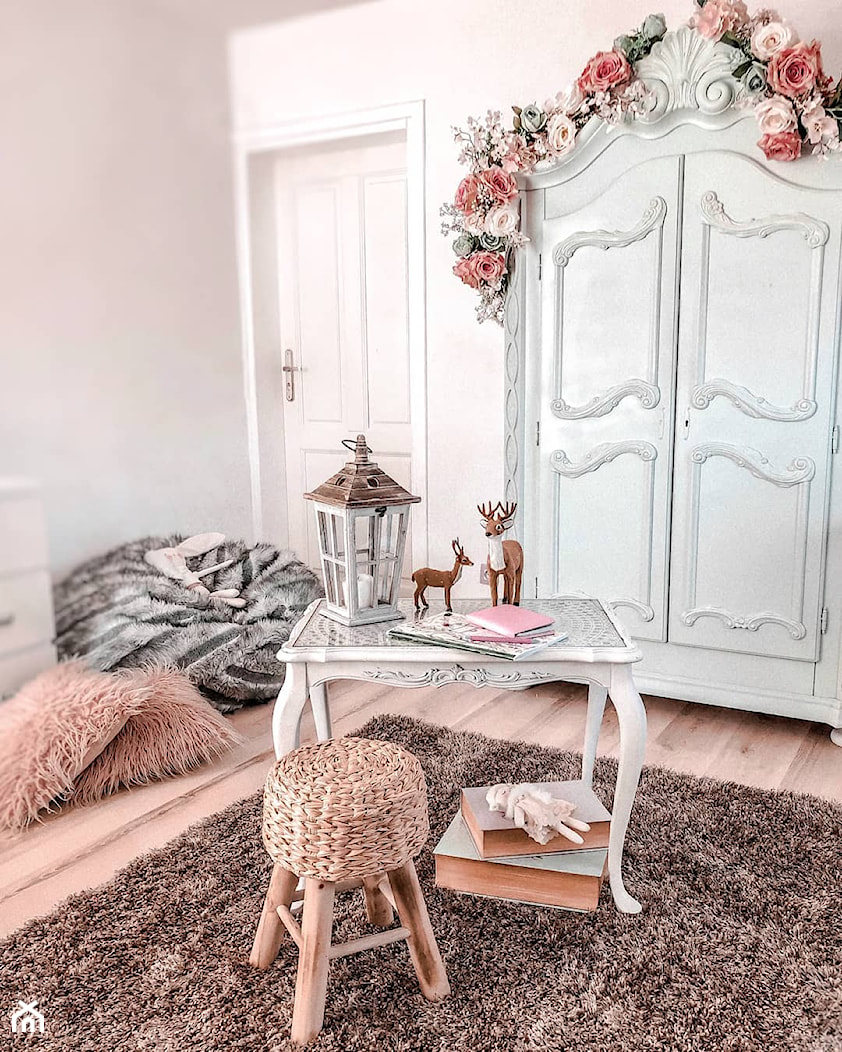 Inspiracje - Mała biała sypialnia, styl vintage - zdjęcie od Dywany Łuszczów - Homebook