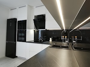 Biel i czerń - elegancja w kuchni - Kuchnia, styl nowoczesny - zdjęcie od FILMAR meble