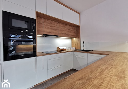 Biel i ciepłe odcienie drewna - Kuchnia, styl nowoczesny - zdjęcie od FILMAR meble