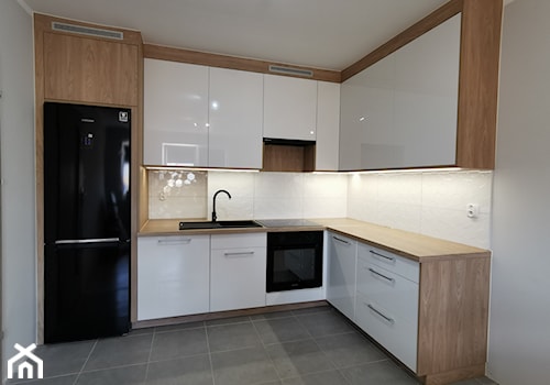 biała i drewniana - Kuchnia, styl minimalistyczny - zdjęcie od FILMAR meble