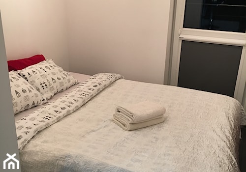 MAŁY APARTAMENT - Sypialnia - zdjęcie od HDByAnn