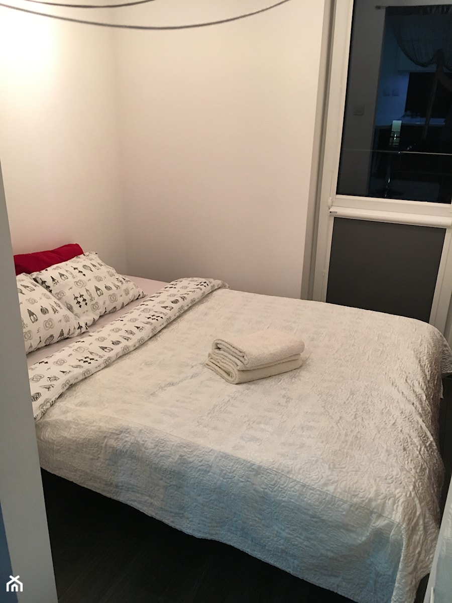 MAŁY APARTAMENT - Sypialnia - zdjęcie od HDByAnn