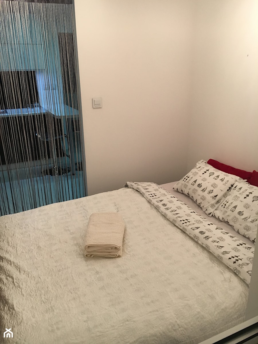 MAŁY APARTAMENT - Sypialnia - zdjęcie od HDByAnn