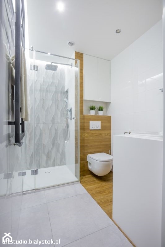 Z "drewnem" bambusowym - Mała bez okna łazienka, styl nowoczesny - zdjęcie od MANUstudio • projektowanie wnętrz
