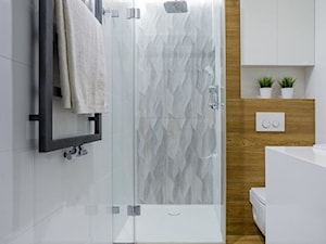 Z "drewnem" bambusowym - Mała bez okna z punktowym oświetleniem łazienka, styl nowoczesny - zdjęcie od MANUstudio • projektowanie wnętrz