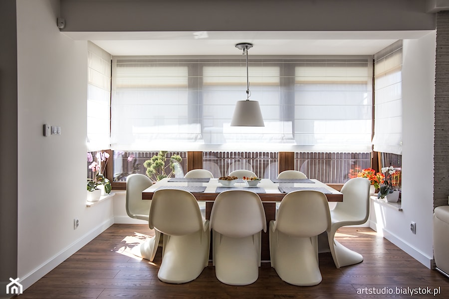 nowocześnie dla rodziny - Średnia szara jadalnia jako osobne pomieszczenie, styl nowoczesny - zdjęcie od MANUstudio • projektowanie wnętrz