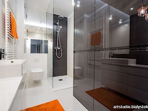 Średnia z lustrem z punktowym oświetleniem łazienka z oknem, styl industrialny - zdjęcie od MANUstudio • projektowanie wnętrz