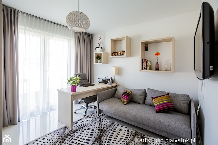 nowocześnie dla rodziny - Średnie w osobnym pomieszczeniu z sofą białe biuro, styl nowoczesny - zdjęcie od MANUstudio • projektowanie wnętrz