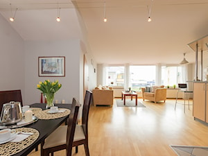 Mieszkanie w Gdyni - Duża biała jadalnia jako osobne pomieszczenie, styl tradycyjny - zdjęcie od DOMOWE ZMIANY. HOME STAGING. Tomasz Ziemann
