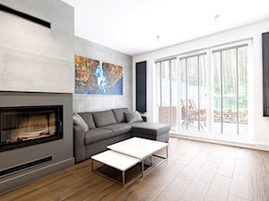 Dom w Gdyni · Realizacja - Duży biały szary salon, styl nowoczesny - zdjęcie od WOJSZ studio