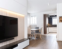 Realizacja - dom w Gdyni 2019 - Średni biały salon z kuchnią z jadalnią, styl nowoczesny - zdjęcie od WOJSZ studio - Homebook