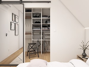 Odcienie zieleni - Mała otwarta garderoba przy sypialni na poddaszu, styl nowoczesny - zdjęcie od STUDIO PNIAK