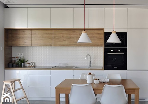 Mieszkanie Kraków,50m2. Realizacja - Średnia biała jadalnia w kuchni, styl nowoczesny - zdjęcie od STUDIO PNIAK